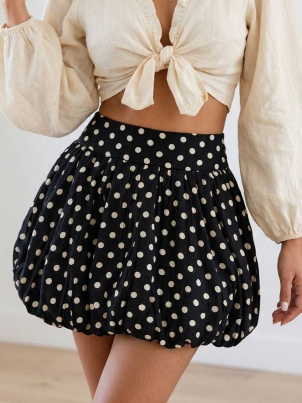 💬☔️🩵NWT Black Polka Dot Bubble Skirt Medium